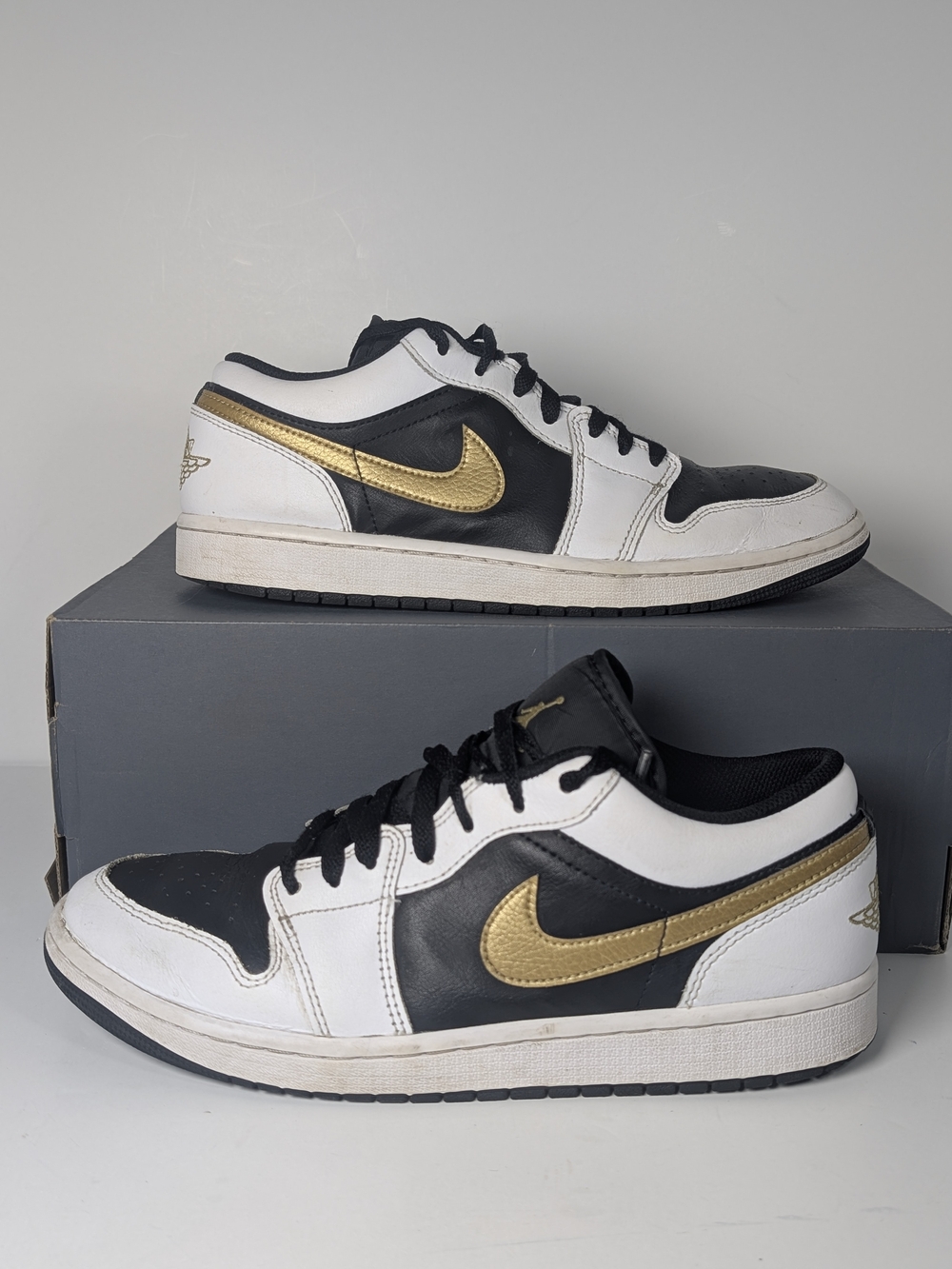 Nike Air Jordan 1 Low Gold Swoosh Men's Size 9.5
